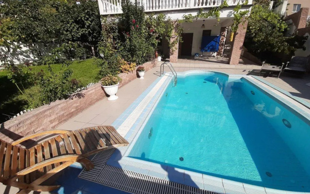 На Целинной