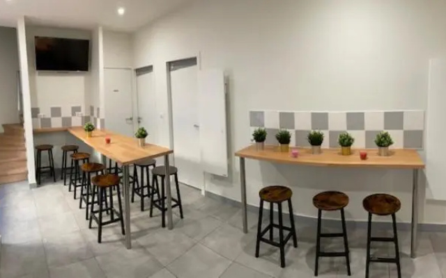 CH-1 Chambre toute équipée avec télévision