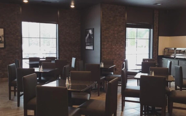 Cobblestone Hotel & Suites - International Falls