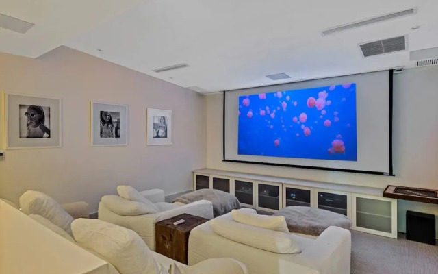 Modern Oasis Stunning Views of Golf Course River