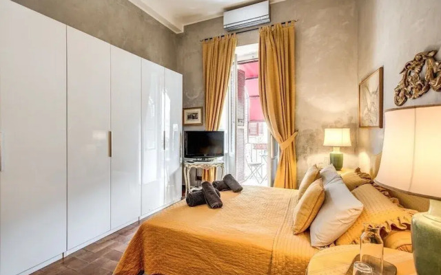 Wonderful Apartment With Balcony In Piazza Margana