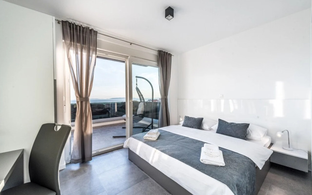Villa Magnifica Penthouse with Jacuzzi