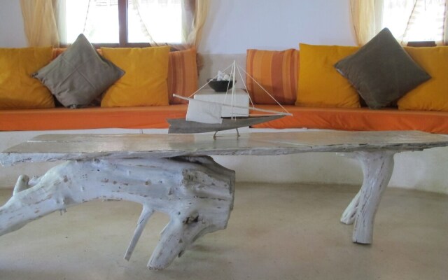 House With in Watamu With Pool Access Furnished Terrace a