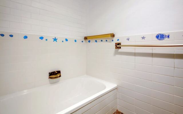 Villa Ellisa, Unit 1/10 Columbia Close