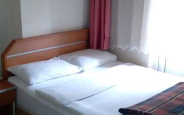 Sarp Otel