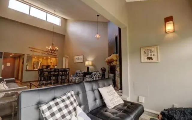 Large, Welcoming Condo With Incredible Views - WL406 by Redawning