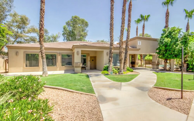 Devonshire #3032 - 2 Br condo by RedAwning