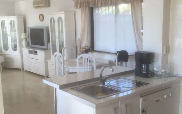 Beautiful 4-Bed det villa private pool sea views