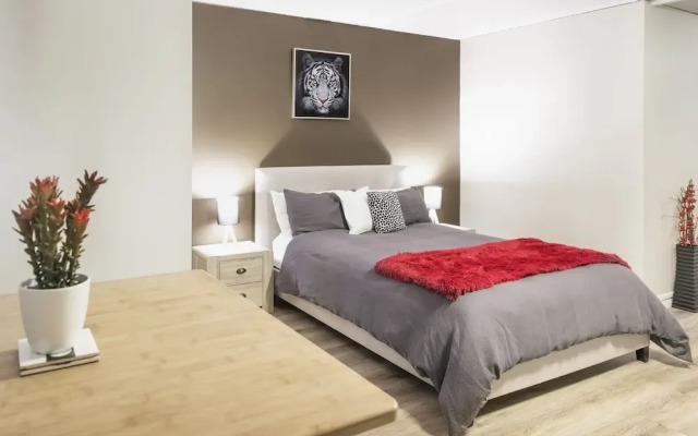 Studio 412 - ocean and sunset views on a budget