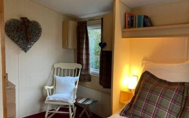 Cosy, Quiet Static Caravan, Mawgan Porth, St Eval
