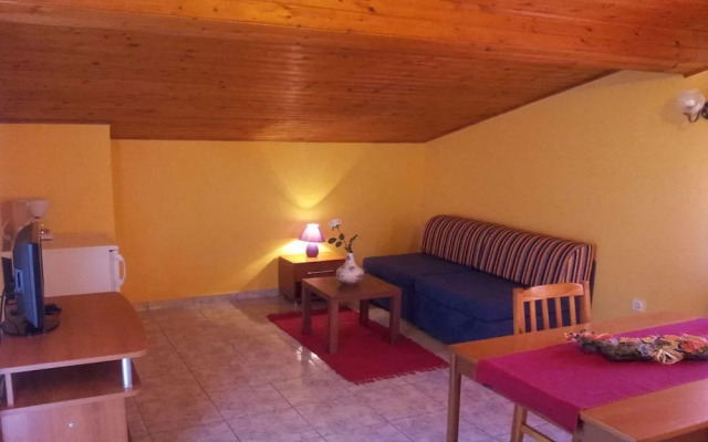 Anthony - 50m From the Beach & Parking - A4