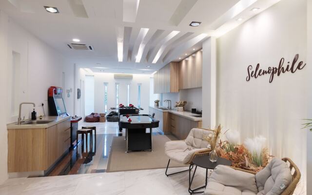 25000sqft Grand Luxe Villa PJ 13BR 42Pax