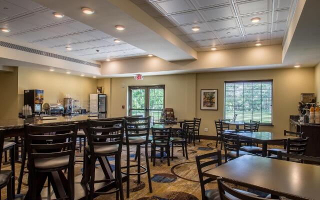 Cobblestone Inn & Suites - St Marys