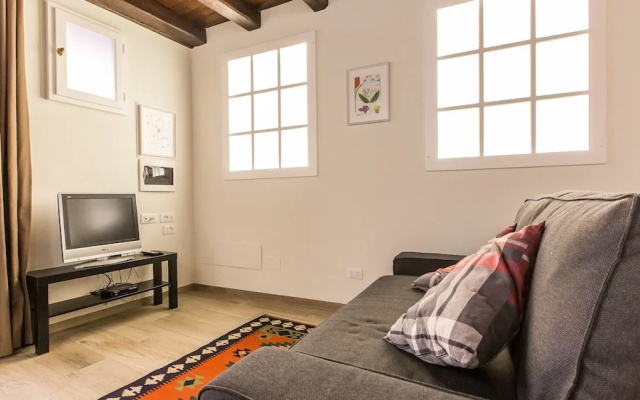 Rental In Rome Trastevere White Apartment
