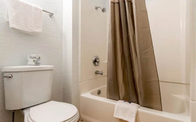 Motel 6 Anaheim, CA - Fullerton East