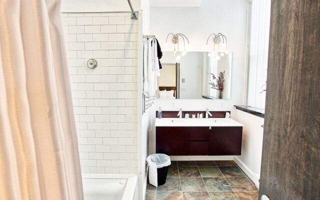 The Haus on Mirror Lake