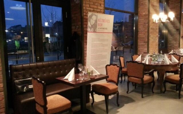 Corvin Lux Aparthotel