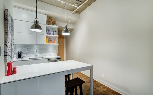Unity Condo by Hometrotting