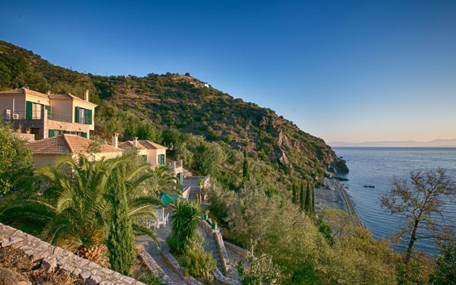 Serene Villa in Pera Melana near Sea