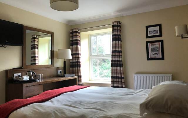 Usk And Railway Inn