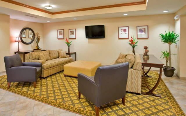 Candlewood Suites Kansas City Airport