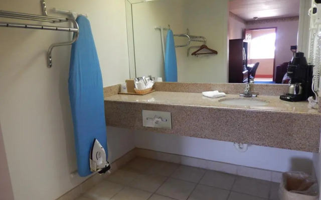 Island Suites Bay City