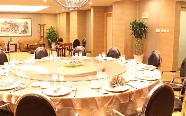 Phoenix Jinghua Hotel
