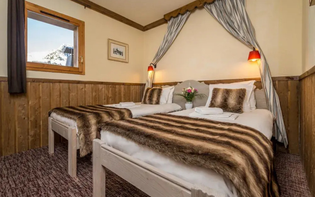 Chalet in Paradiski With Stunning Ski Views