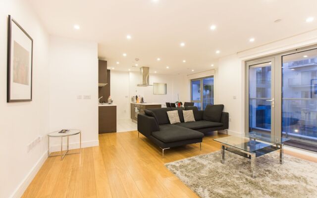 Two Bedroom Apartment Aldgate