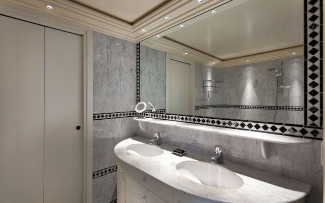 Amazing apartment in luxury residence