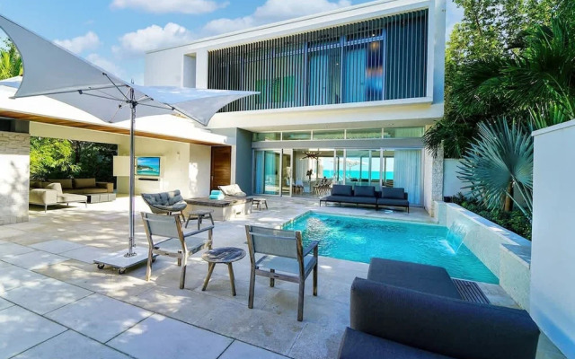 Luxurious Oceanfront Villa Infinity Pool Plunge