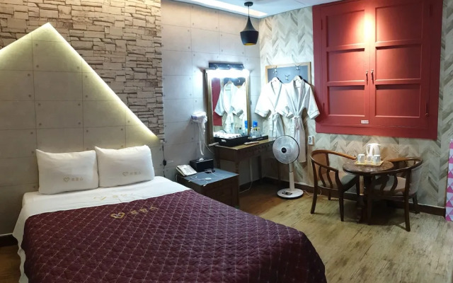 Romance Motel