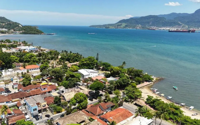 Quarto 100m da praia Pereque