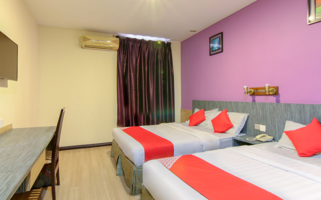 Super OYO 43930 Hotel Esplanade