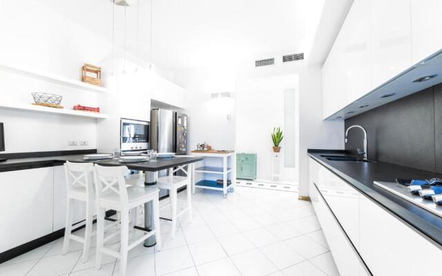 Loreto Elegant Flat