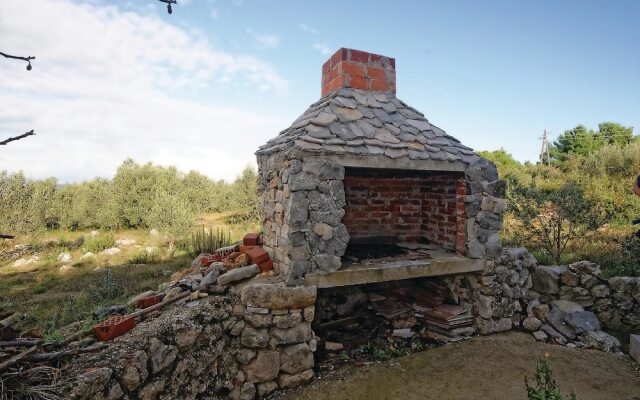 Stunning Home in Zdrelac With Wifi and 4 Bedrooms