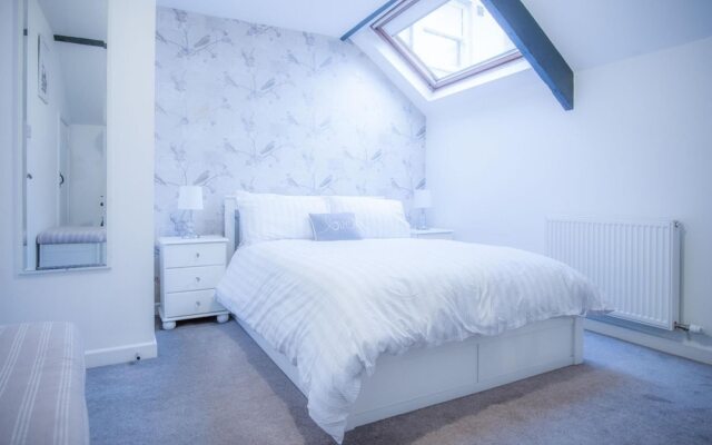 The Penthouse At The Mews - 2 Bedroom Apartment - Tenby