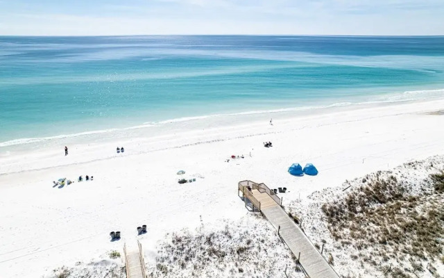 8226 is an upstairs pet friendly studio located in Sandpiper Cove by RedAwning