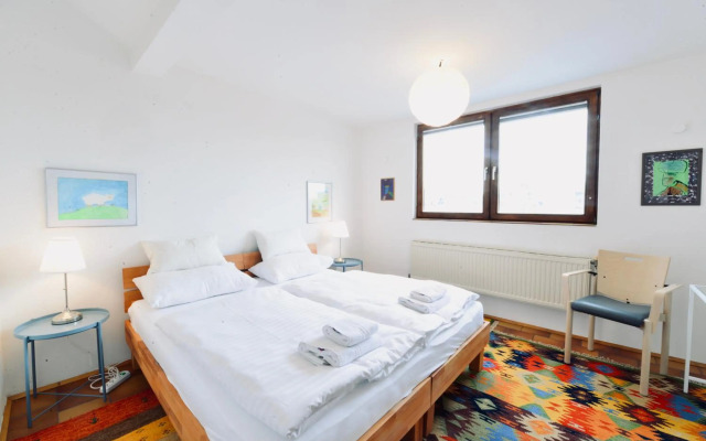 Charming Attic Apartment near Messe Wien and Center