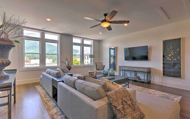 Modern Main St. Apt in Downtown Waynesville!