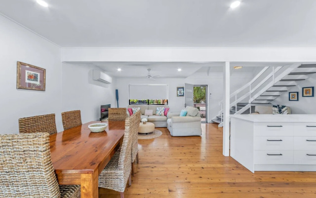 Coastal Cottage - Cannonvale