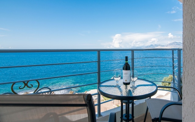 Open Sea Luxury Apartments