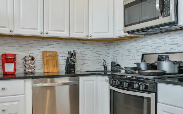 Fantastic 2br/1ba Apt in North End by Domio