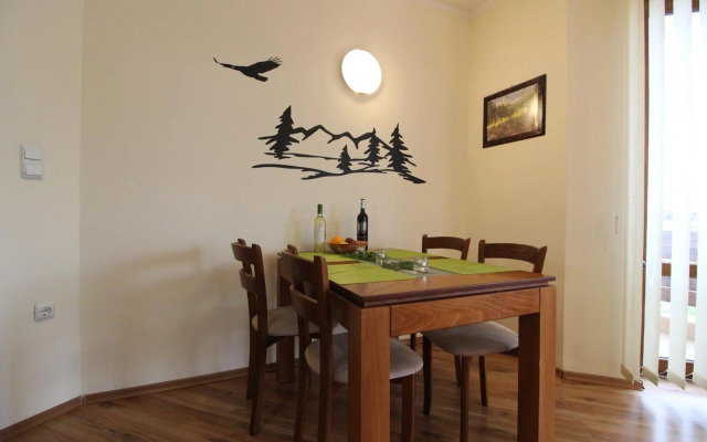 Pine Tree Apartment D34