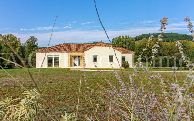 Villa With 4 Bedrooms in Prayssac, With Wonderful Mountain View, Priva