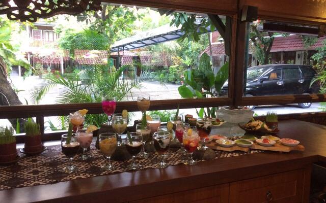 Paku Mas Hotel
