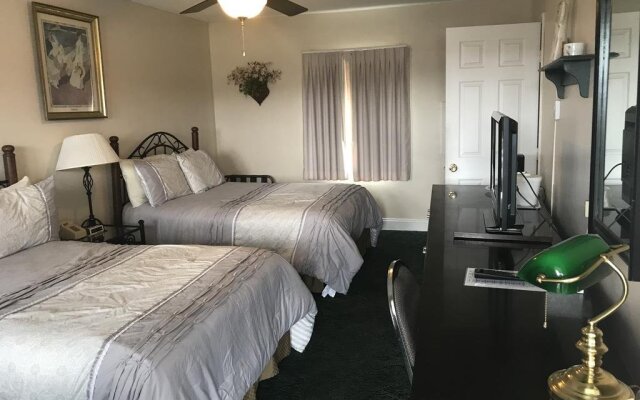 Longhouse Lodge Motel