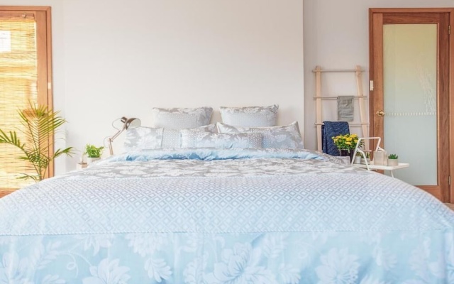Vintage Cuddle Guest House – Guest Rooms – Sandy Bay