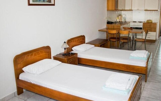 Minos Apartments & Studios