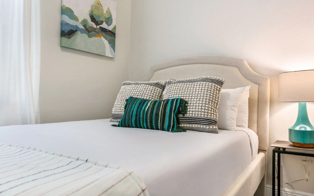 Hosteeva 3BR Steps to St. Charles Ave